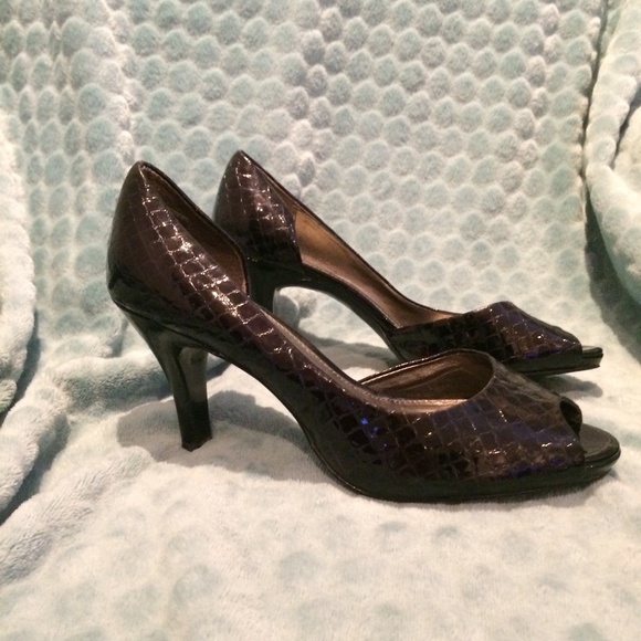 Liz Clairbone - Dark Brown Crocodile Pattern Shoes - Picture 2 of 6